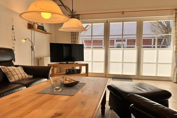 Smart TV y chimenea 