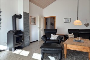 Een smart-tv en een open haard