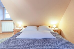 2 habitaciones, tabla de planchar con plancha y cuna de viaje 