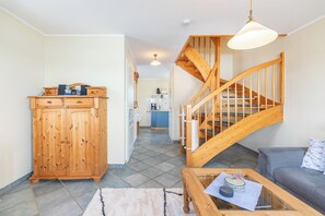 Unclassified image, 4 of 25, button