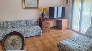Unclassified image, 3 of 15, button - Large and bright apartment in residential area, 6 bus stops from metro A (Roma)