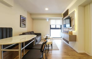 Dining - w* | Stylish 1BR in San Isidro (San Isidro)