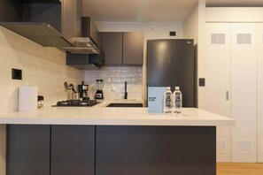 Fridge, microwave, stovetop, dishwasher