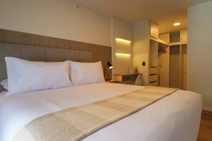 1 bedroom, desk, iron/ironing board, WiFi