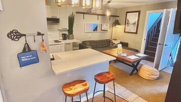 TV connectée, cheminée, lecteur de DVD, espaces bureaux