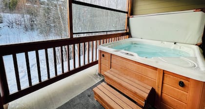 Your Home Base for Adventure-Ski-Bike-Relax-Soak - Private Hot Tub