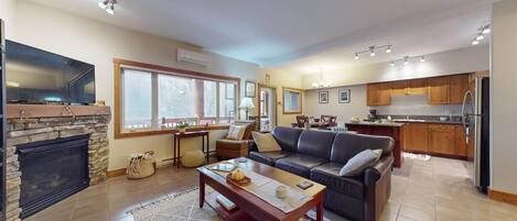 TV connectée, cheminée, lecteur de DVD, espaces bureaux