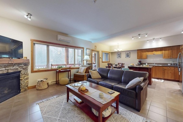 Clean, comfortable, open-concept living that feels like home! Enjoy a smart TV with Telus Optik, a natural gas fireplace, board games, and a pullout sofa bed in the main living area.