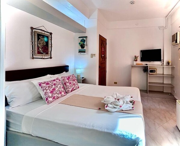 Standard Room | Free WiFi - Moonlight Breeze Inn (Boracay Island)