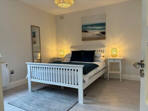 3 Schlafzimmer, Bügeleisen/Bügelbrett, WLAN, Bettwäsche