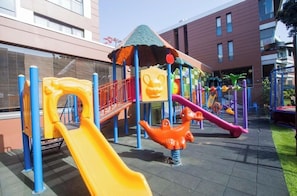 Área de juegos infantiles al aire libre