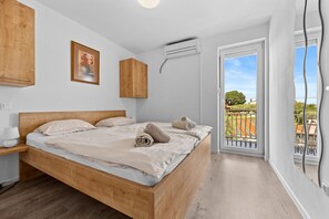 4 bedrooms, free WiFi, bed sheets