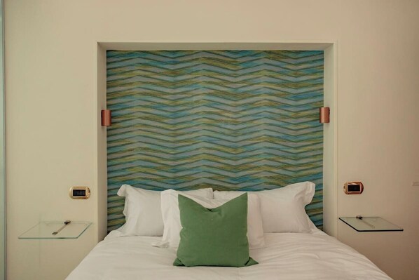 Deluxe Double Room, Private Bathroom | In-room safe, desk, free WiFi - Da Celeste (Naples)