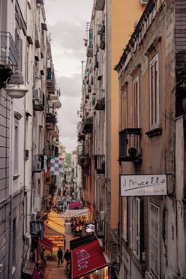 Explore the charming streets of this historic neighborhood, lined with shops, restaurants, and traditional architecture.