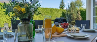 Beautiful private villa for 8 guests with WIFI, TV and terrace