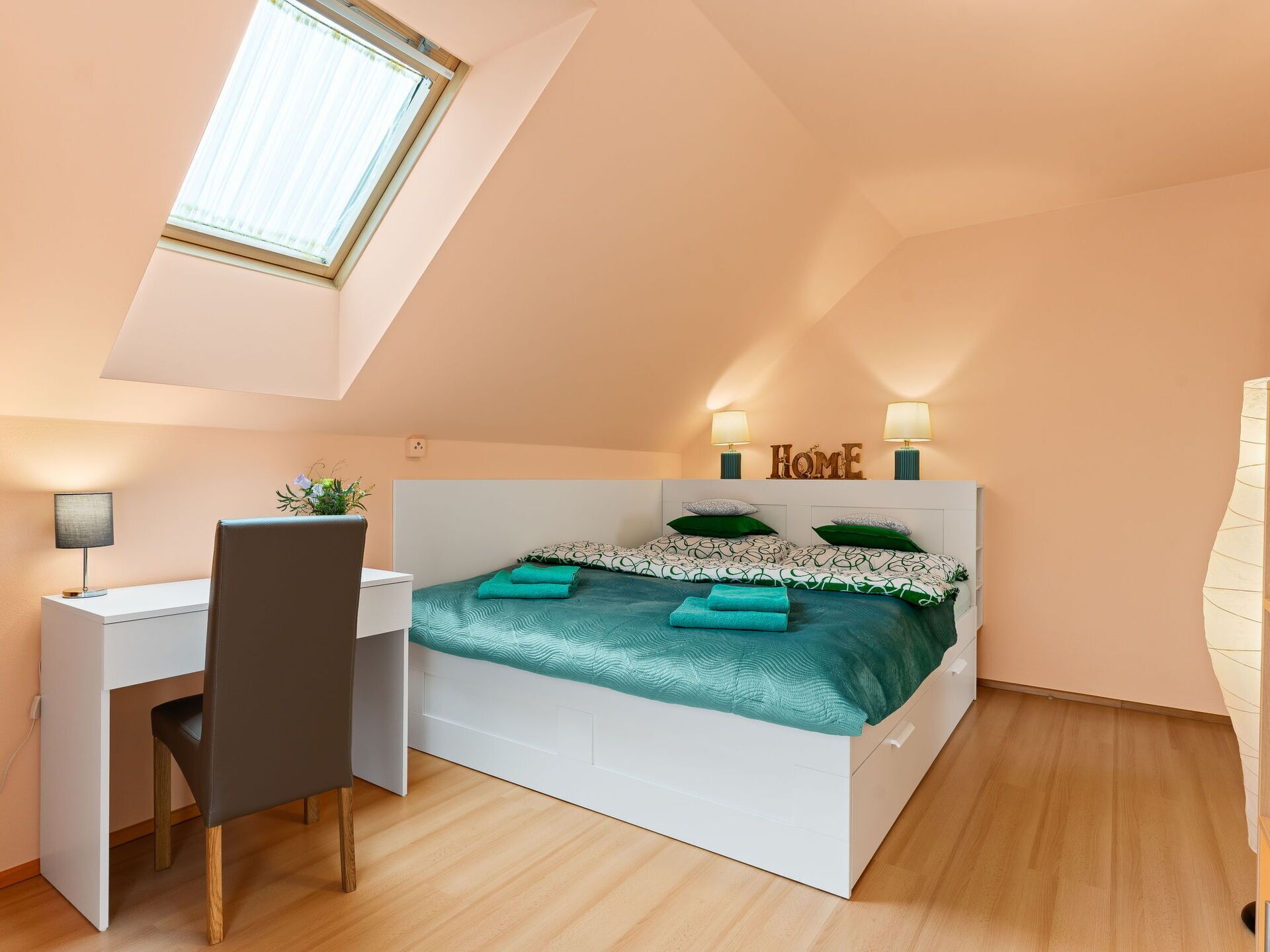 4 bedrooms, travel crib, WiFi (free)