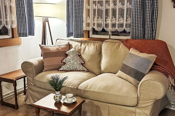 Möbel, Interior Design, Fensterabdeckung, Textil, Fensterbehandlung, Vorhang, Zimmer, Zuhause, Beleuchtung, Wohnzimmer