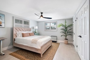Classic Room | Premium bedding, iron/ironing board, travel crib, free WiFi - Luxury Pool Retreat near Siesta Key  (Sarasota)