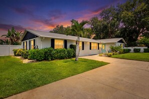 Exterior - Luxury Pool Retreat near Siesta Key  (Sarasota)