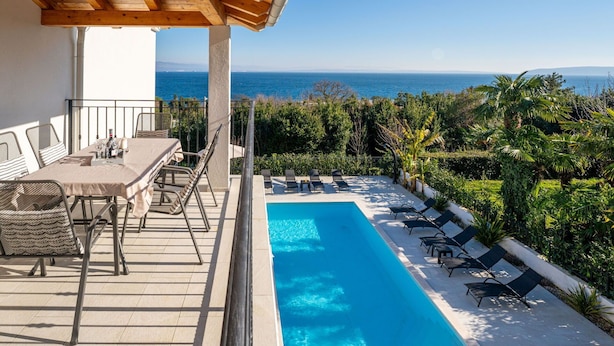 Pool - Cosy apartment for 5 guests with WIFI, A/C, pool, TV and terrace (Rijeka)