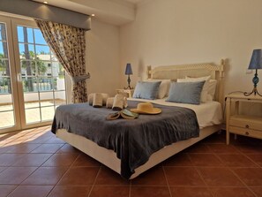 3 chambres, fer et planche à repasser, lit parapluie, Wi-Fi gratuit