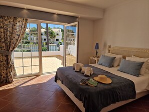 3 makuuhuonetta, silitysrauta/-lauta, vauvan matkasänky, ilmainen Wi-Fi