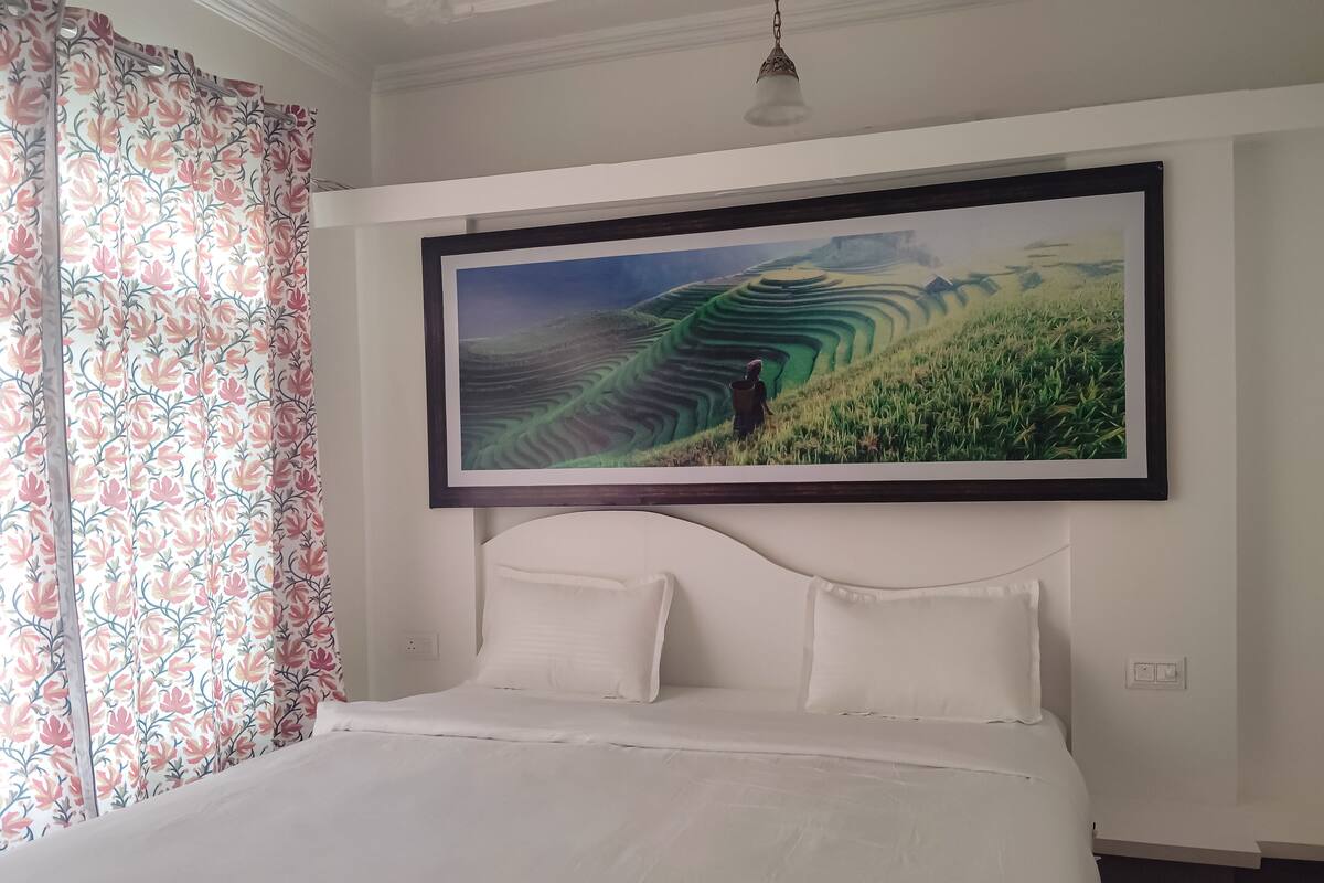 Habitación doble, balcón | Escritorio y wifi gratis