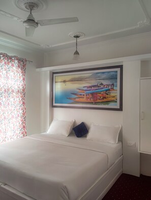 Double Room, Balcony | Meja, Wi-fi percuma 