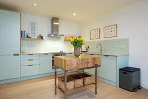 Fridge, dishwasher, toaster, cookware/dishes/utensils