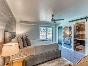 5 bedrooms, iron/ironing board, WiFi, bed sheets - Luxury 5-Bed Heated Pool Oasis (Tulsa)