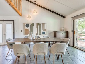 Dining - Luxury 5-Bed Heated Pool Oasis (Tulsa)