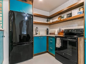 Geladeira, fogão, cooktop, cafeteira/chaleira
