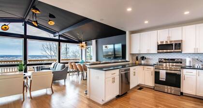 Luxurious Retreat w/ Stunning Views | Sleeps 16