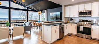 Luxurious Retreat w/ Stunning Views | Sleeps 16