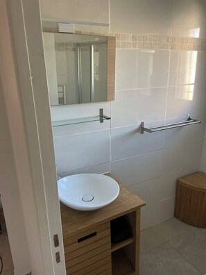 Shower - 2-room apartment Saint Raphaël 130m from the beach (Saint-Raphaël)