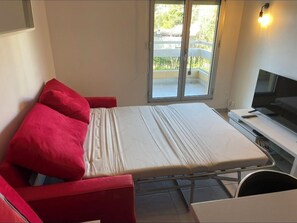 Room - 2-room apartment Saint Raphaël 130m from the beach (Saint-Raphaël)