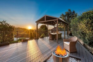 Outdoor dining - "Salt & Serenity" – close to Beach & Shops (Terrigal)