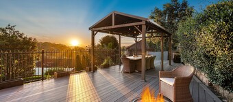 "Salt & Serenity" – close to Beach & Shops