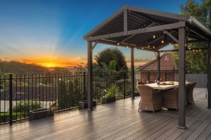 Outdoor dining - "Salt & Serenity" – close to Beach & Shops (Terrigal)