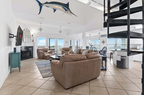 Waterfront Island Home + Dock + Hot Tub!