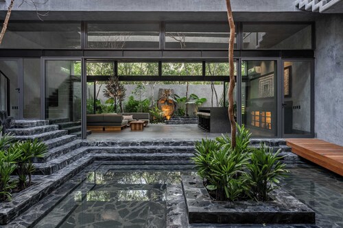 Award-Winning Jungle Villa with Rooftop Pool & Bar