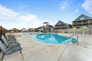 من حمّامات السباحة المغطاة، حمّام سباحة خارجي