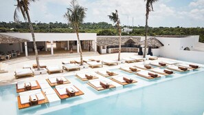 Exterior - Le Saint Tropez (Kidoti)