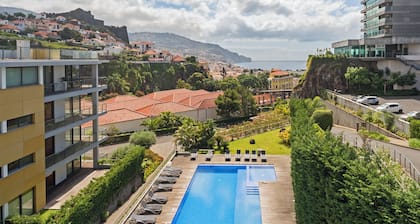 Fantastic pool in the city center!