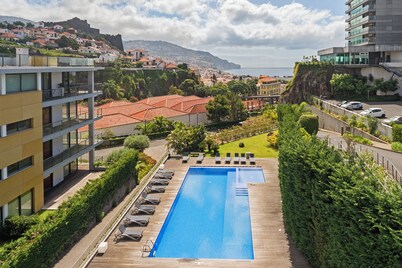 Fantastic pool in the city center!
