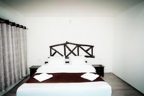 5 bedrooms, iron/ironing board, bed sheets