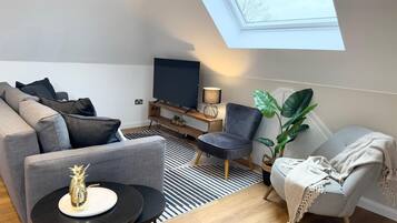 Een smart-tv en een kantoor