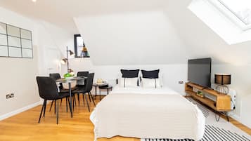 2 soverom, skrivebord, strykejern/-brett og wi-fi (mot et tillegg)