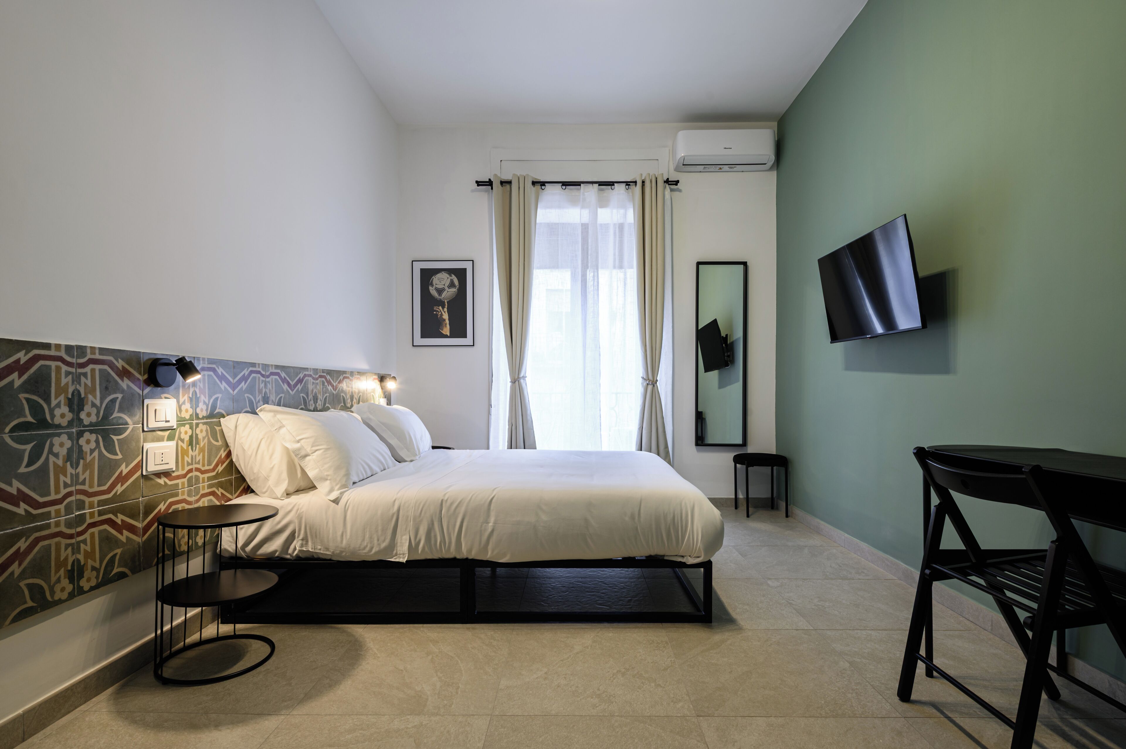 3 chambres, bureau, fer et planche à repasser, lit parapluie