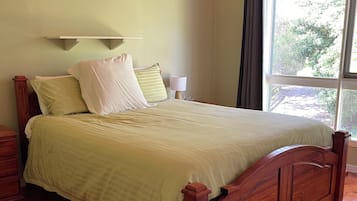 3 slaapkamers, een strijkplank/strijkijzer, wifi, beddengoed